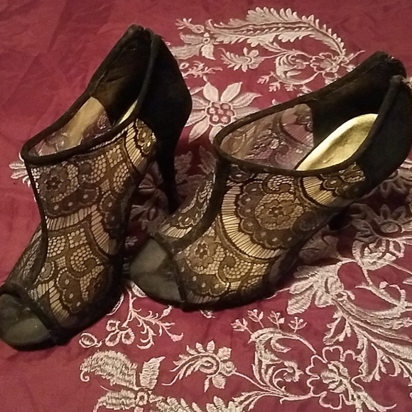 Heels - Picture 2 of 2